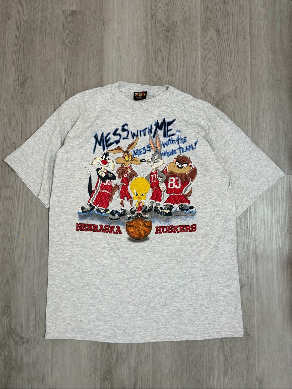 Vintage Nebraska Huskers Looney Tunes Gray Short Sleeve Tee